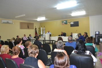 Sessão Solene presta homenagem à primeira rainha regional da terceira idade de Cruzaltense.