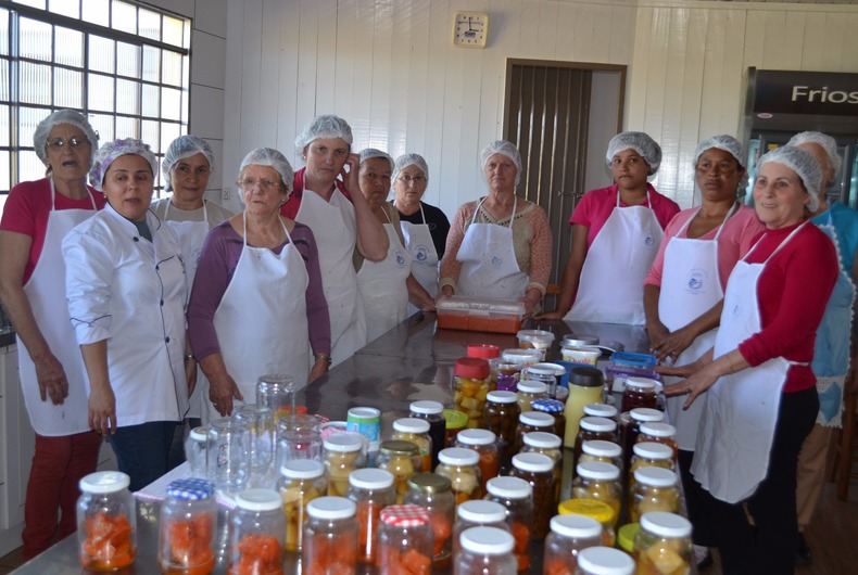 CRAS REALIZA CURSO DE PROCESSAMENTO DE FRUTAS