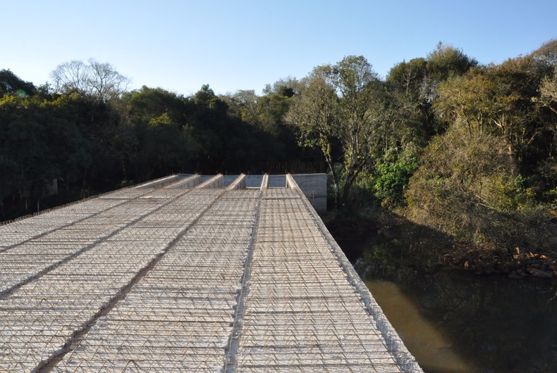 PONTE SOBRE O RIO ERECHIM EM FASE FINAL DE CONSTRUÇÃO