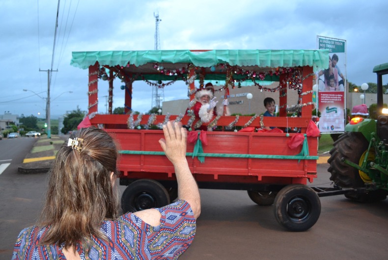 EMOÇÃO NA FESTA DE NATAL.