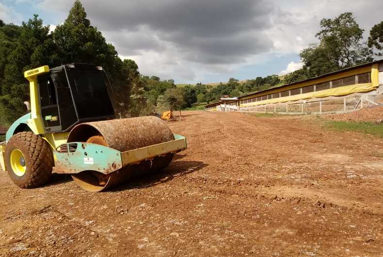 Prefeitura de Cruzaltense conclui terraplanagem para novos investimentos no município