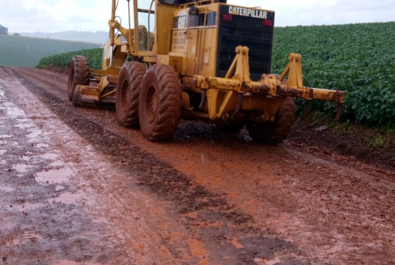 PREFEITURA CONCENTRA ATENÇÃO ÀS ESTRADAS DO INTERIOR