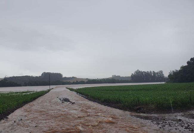 CHUVAS CAUSAM INUNDAÇÕES E DIVERSOS PREJUÍZOS EM CRUZALTENSE, NO NORTE DO RS