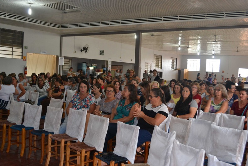 Cruzaltense reúne mulheres para comemorar o Dia Internacional da Mulher.