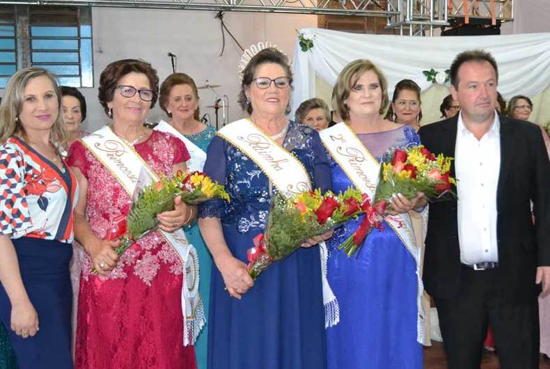 Cruzaltense sedia baile de escolha da nova Rainha Regional da Terceira Idade