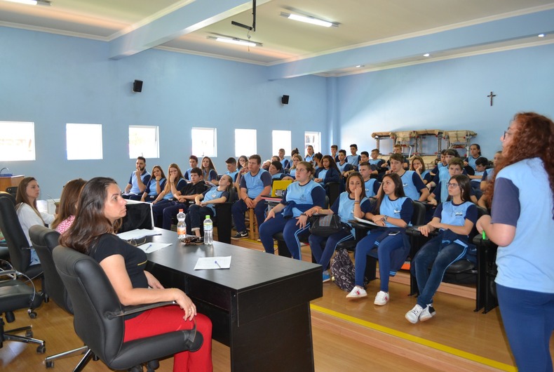 Estudantes de Cruzaltense produzem artigos construindo o conhecimento